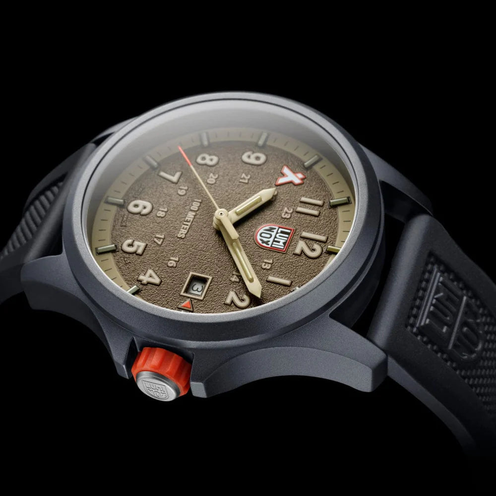 Luminox: XB.3716